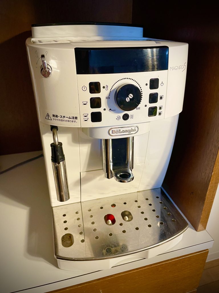 カフェに置かれてるような全自動コーヒーマシン。ラテアートも作れます！